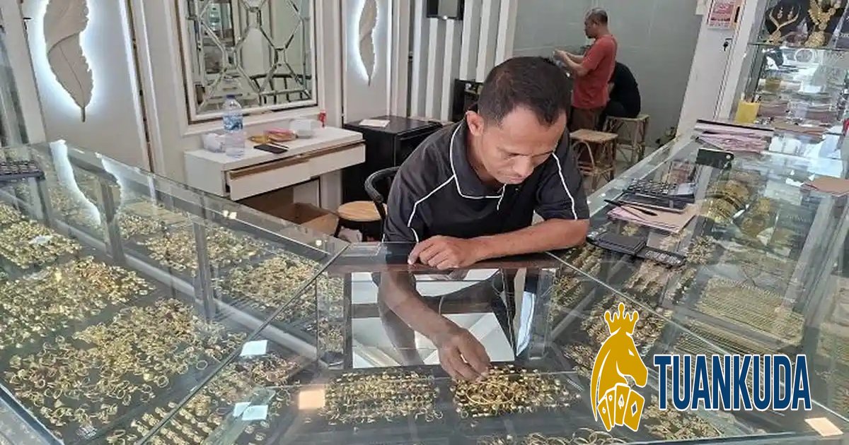 Harga Emas Kembali Melesat